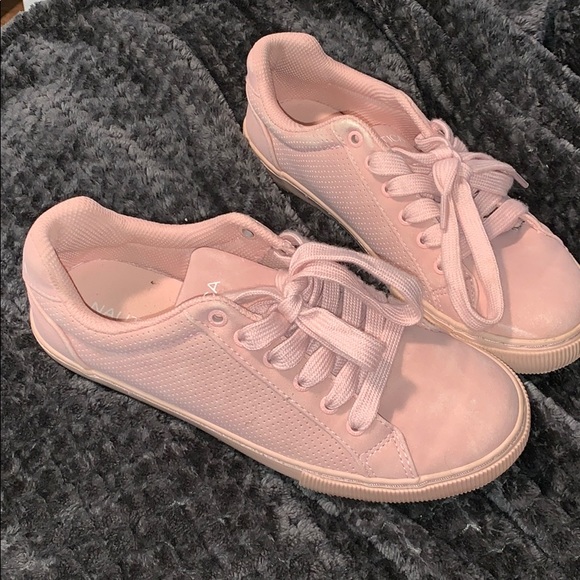 light pink nautica shoes